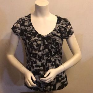 Black & white printed top